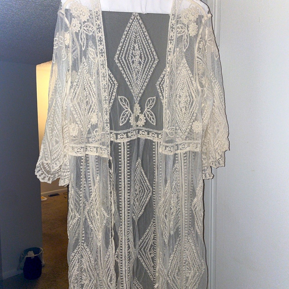 Cover-up - Picture 3 of 3